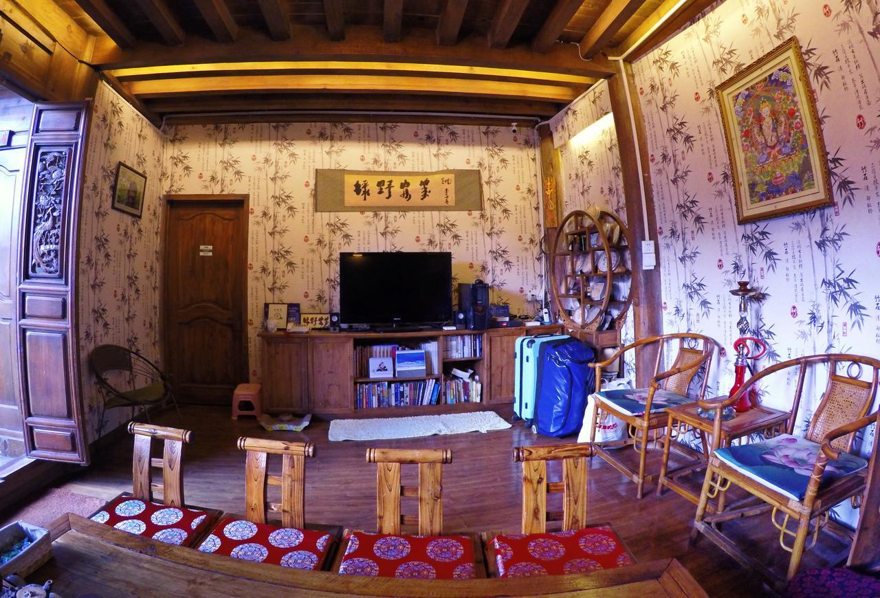 Апартаменты Lv Ye An Jia 绿野安家 Лицзян Экстерьер фото